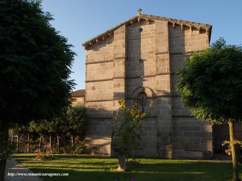 LIENZO NORTE DEL CRUCERO CON VENTANAL Y CONTRAFUERTES